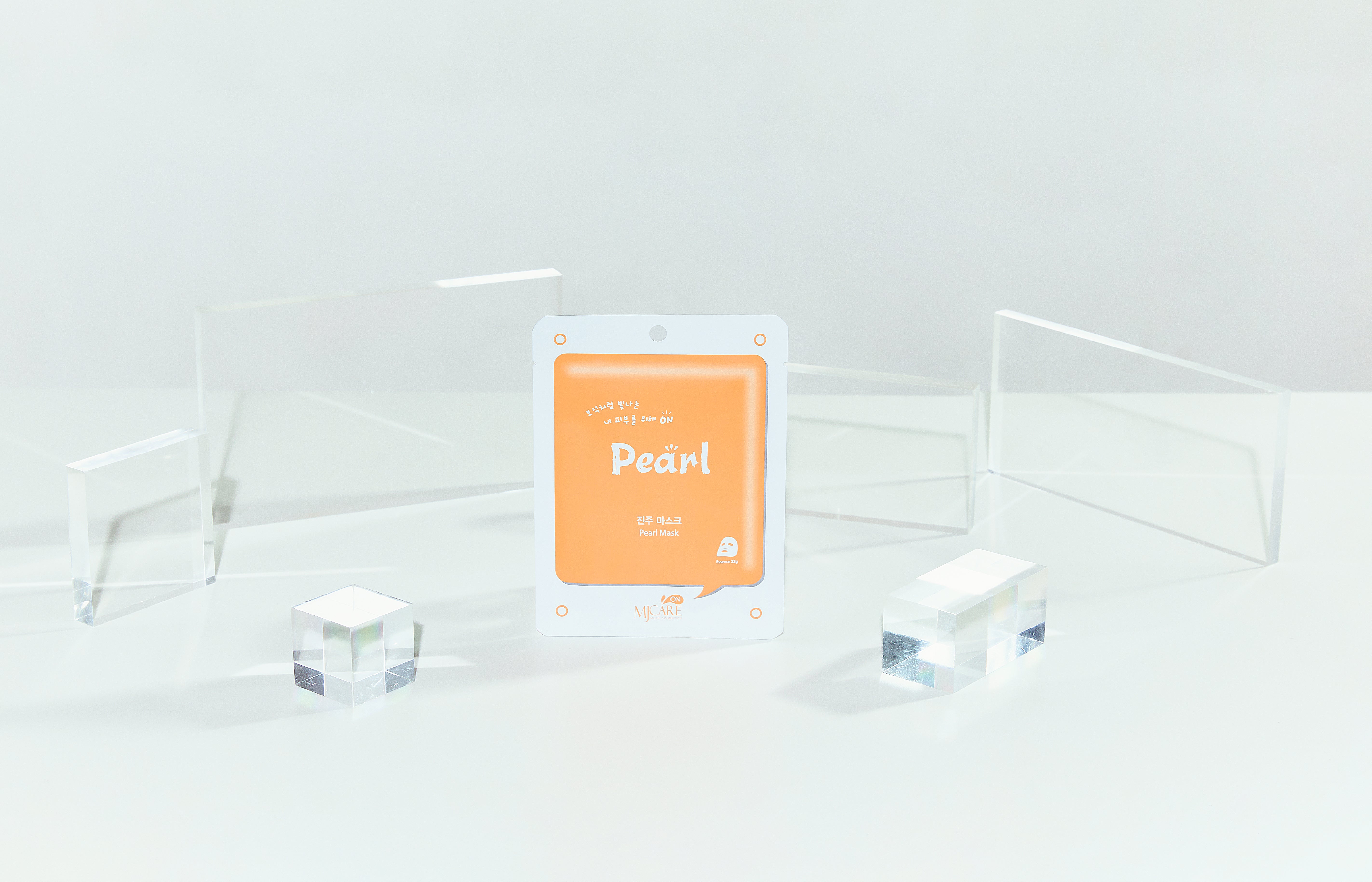 Masque visage à la perle Mijin éclaircissant et hydratant avec mise en scène esthétique
