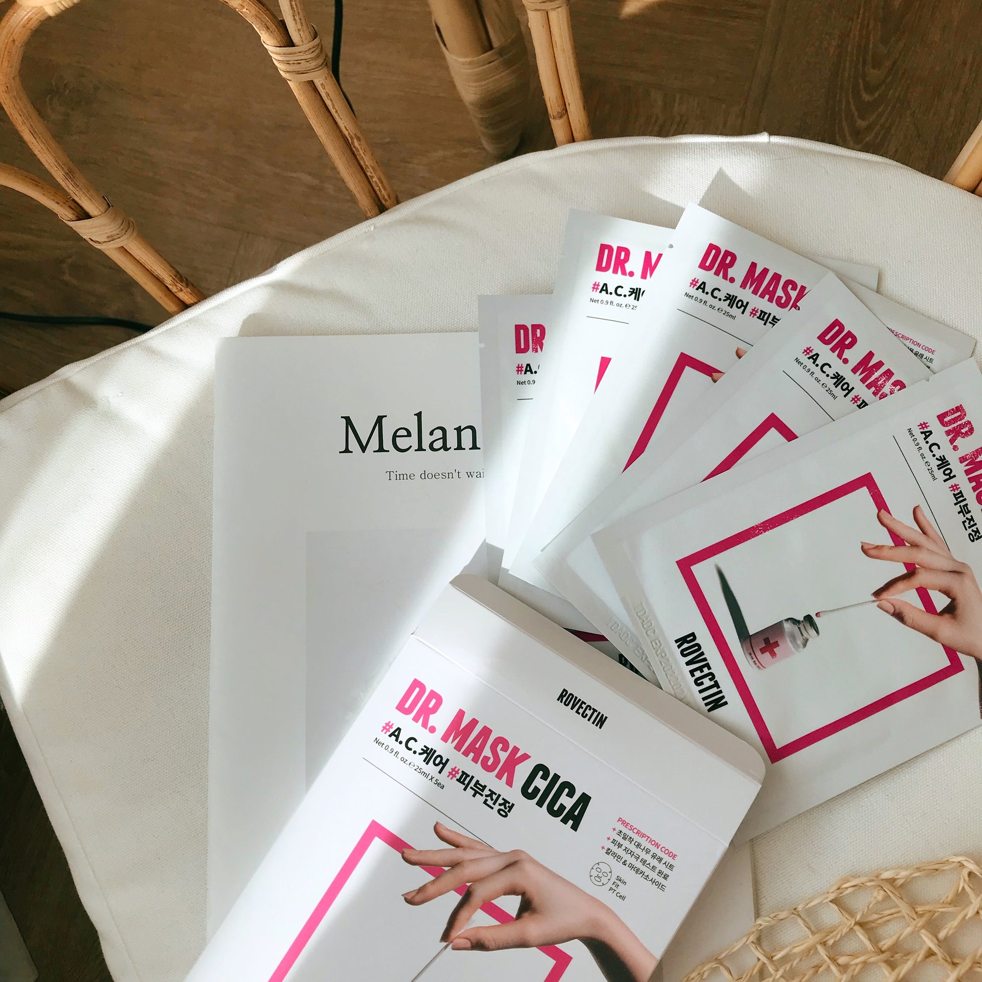 Masques tissu Rovectin Dr Mask Cica à la centella asiatica présentés en lot pour apaiser et réparer la peau